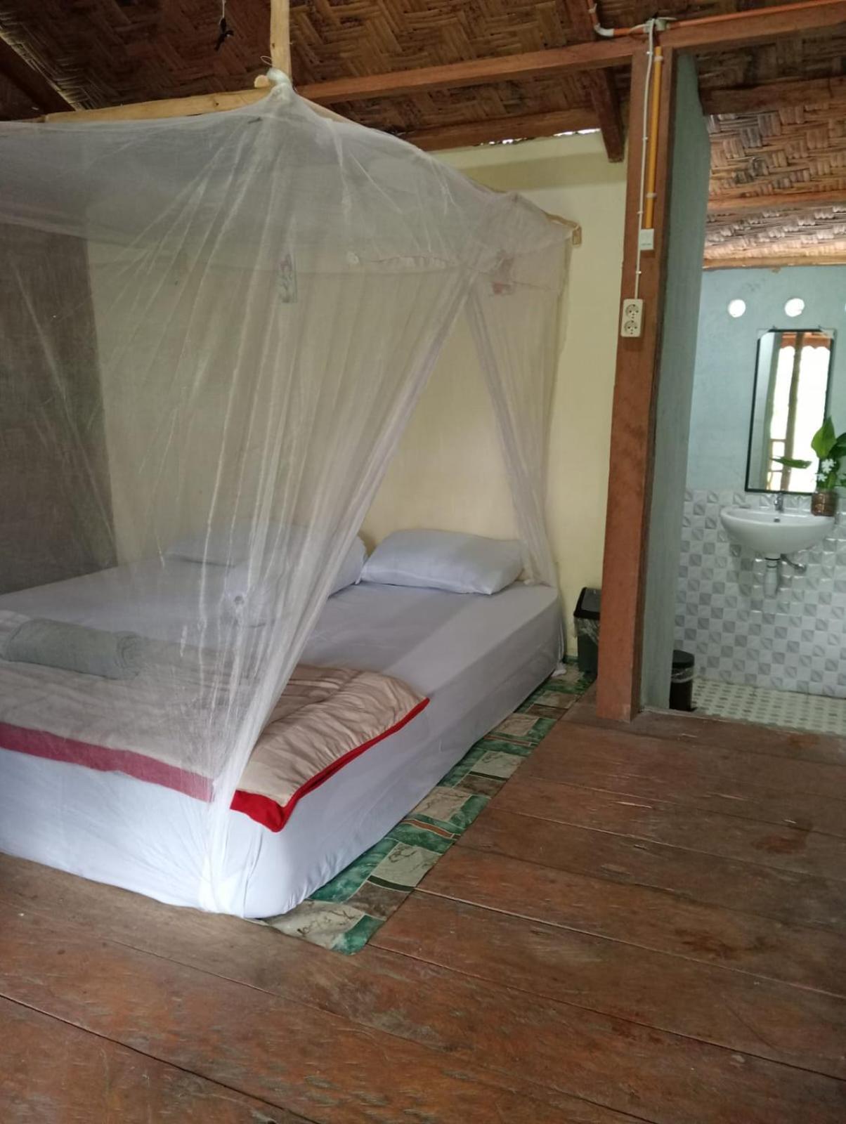 Landak River Guest House Only Trekking With Us Bukit Lawang Extérieur photo